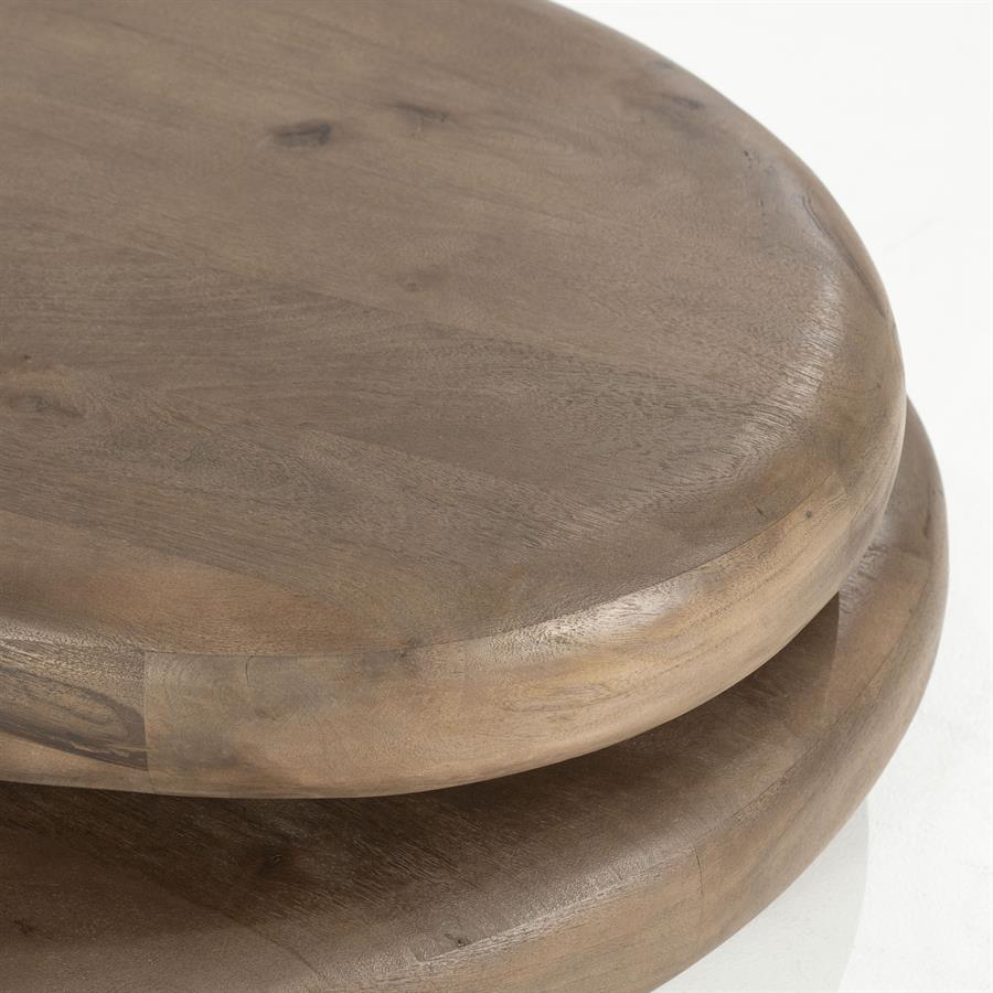 Elegant houten bijzettafel met rond ontwerp en natuurlijke afwerking, perfect voor modern interieur.