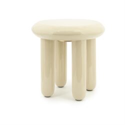 Elegante beige bijzettafel met glanzende afwerking, modern design en stevige pootjes – perfect voor een trendy woonkamer of slaapkamer.