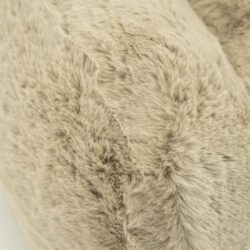 Ademende, luxe dierenhuid leren tapijt met zachte, natuurlijke textuur voor een elegante afwerking.