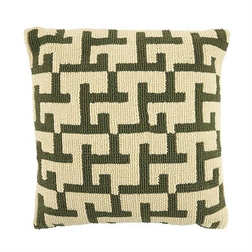 Kussen met groen en beige geometrisch patroon, handgemaakt van hoogwaardige materialen voor een stijlvolle uitstraling. Perfect voor woonkamer of slaapkamer.