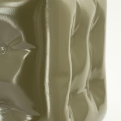 Zachte grijze leren fauteuil met knoopsgaten en gestikte details voor elegant en comfortabel meubilair.