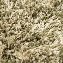 Donkere, zachte shaggy tapijt met groentinten, perfect voor een warme en knusse woonkamer of slaapkamer.