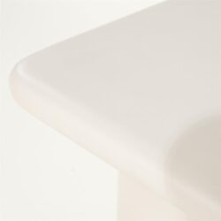 Rustvrije witte tafelblad van modern design, perfect voor stijlvolle eet- en salontafels, voorzien van strakke afwerking en duurzame materialen, ideaal voor elk modern interieur.