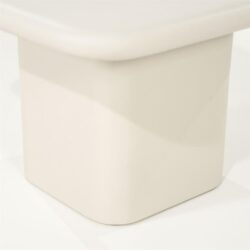 Hoogwaardige witte meubelbasis in modern design, ideaal voor op maat gemaakte interieurs en compleet afgewerkt met elegante afwerking.