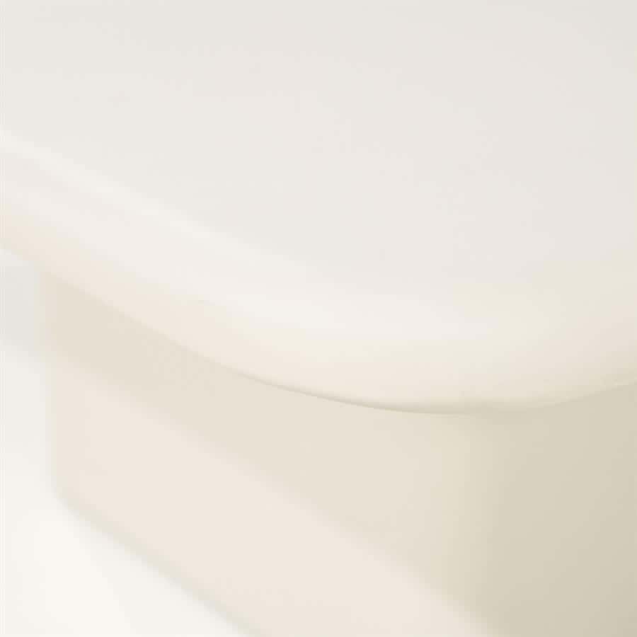 Elegante witte meubelovergang in Scandinavisch design, perfect voor moderne interieurs en maatwerkmeubels van Mokana Meubelen.