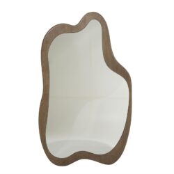 Unieke houten spiegel met organische, golvende rand voor een natuurlijke en elegante uitstraling in uw interieur. Perfect voor een moderne of klassieke inrichting, vervaardigd door Mokana Meubelen.