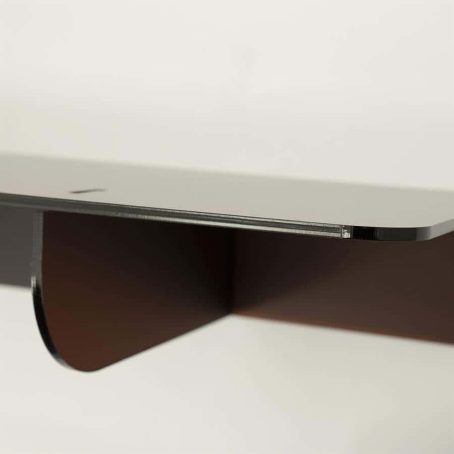 Modern design houten salontafel met wit en donkerbruine afwerking, strakke lijnen en elegante uitstraling voor een stijlvolle woonkamer.