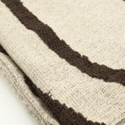 Perfecte wollen tapijt met donkerbruine rand, luxe uitstraling, ideaal voor woonkamer of slaapkamer, hoogwaardige stof en vakmanschap voor duurzaam en stijlvol interieur.