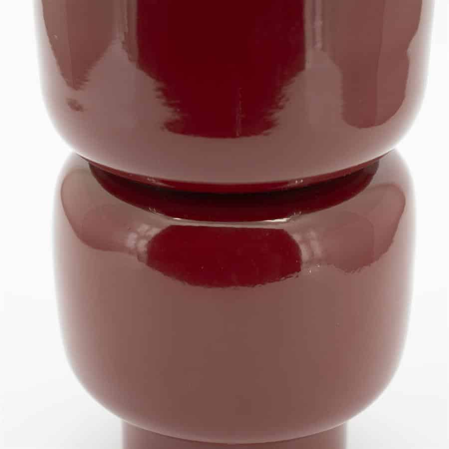 Elegante set van donkerrode, glanzende houten meubels van Mokana Meubelen, perfect voor moderne interieurstyling en hoogwaardige houten afwerking.