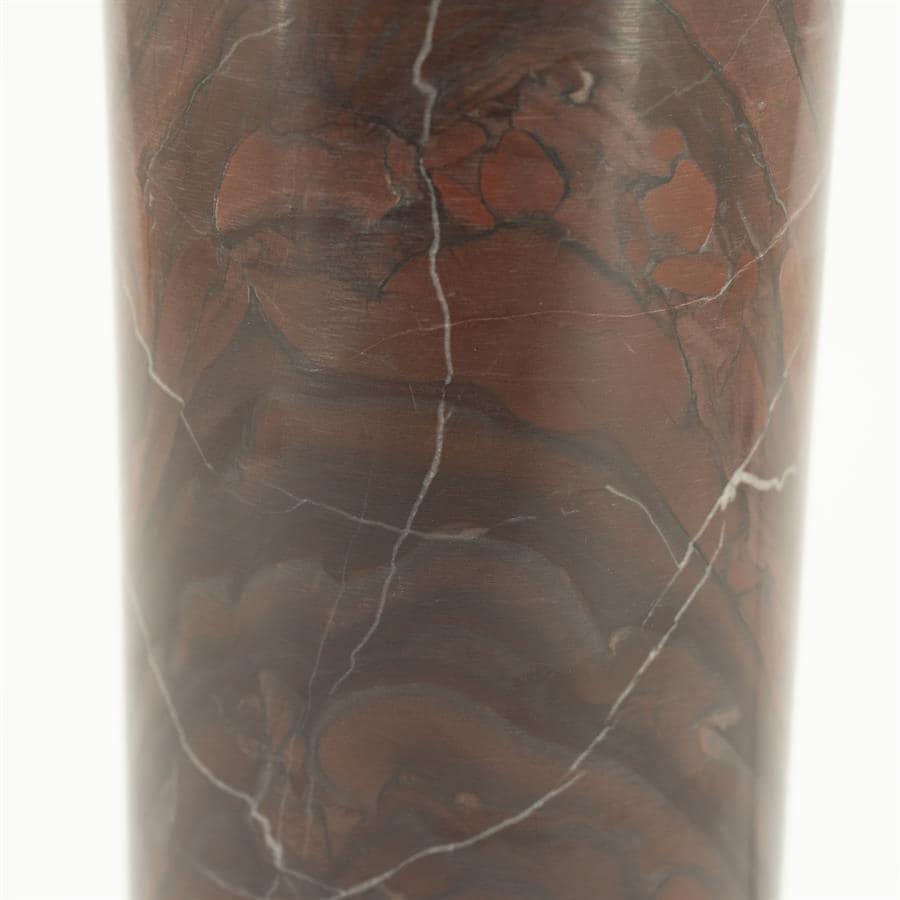 Robuuste rode marmeren tafel met natuurlijke witte aderen, perfect voor een elegante en stijlvolle interieurafwerking.