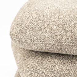 Luxueuze beige stoffen meubelstof voor comfortabel en stijlvol meubilair | Mokana Meubelen.