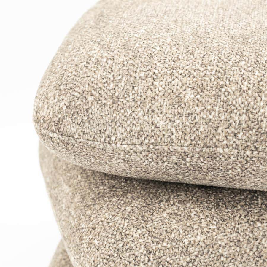 Luxueuze beige stoffen meubelstof voor comfortabel en stijlvol meubilair | Mokana Meubelen.