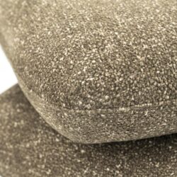 Zandkleurige stoffen stoffering voor moderne meubels met textuur en kwaliteitsafwerking.