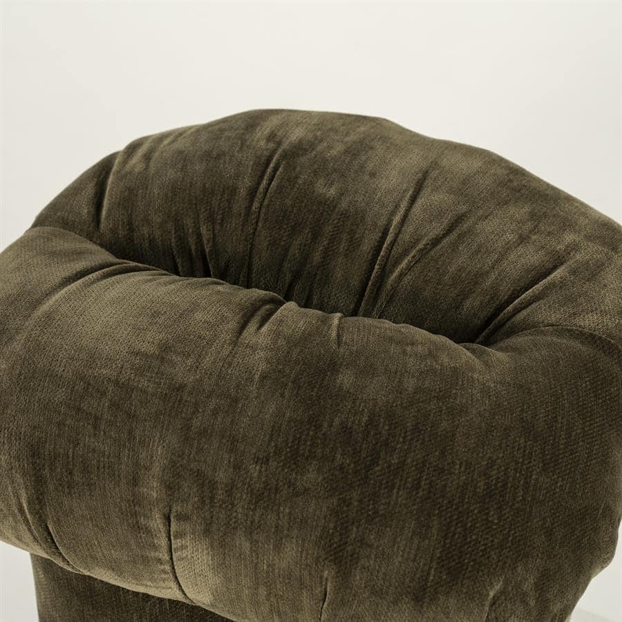 Zitkussen van donkerbruin fluweelachtig meubelstuk met comfortabele en royale uitstraling, perfect voor een moderne woonkamer of kantoor.