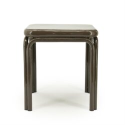 Ronde bijzettafel met geborsteld metaal en wit tafelblad, modern design meubel voor woonkamer of slaapkamer.