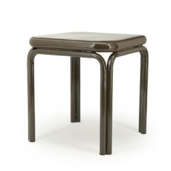 Metaalstoel met beige zitting, modern ontwerp voor woon- en keukens, stevig en comfortabel.