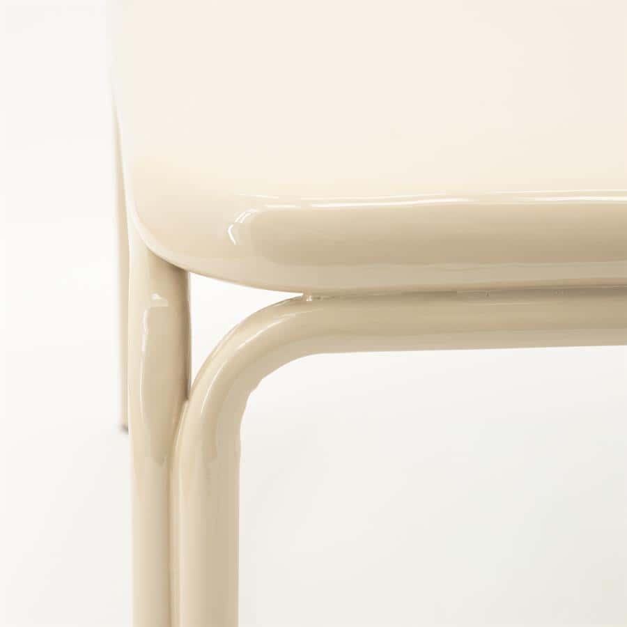 Moderne witte meubels met ronde lijnen en glanzende afwerking - perfect voor een eigentijdse inrichting.