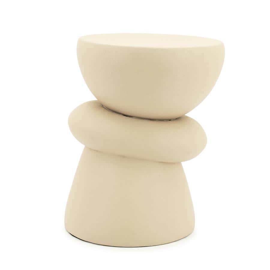 Minimalistisch bijzettafeltje van Mokana Meubelen, gemaakt van licht gekleurd hout, perfect voor modern interieur en stijlvolle woonkamers.