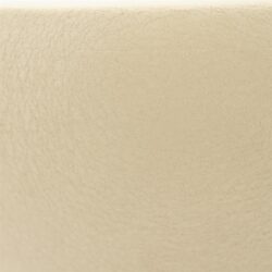 Zacht beige lederen meubelstof met subtiele textuur, ideaal voor maatwerk meubels en stijlvolle interieuraccenten.