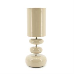 Stekkerlamp met stijlvolle keramische vormen en beige kleur, perfect voor modern interieurdesign.