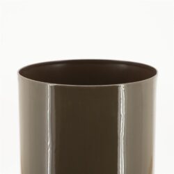 Ronde, glanzende keramieken planthoofd met een modern en strak design in een neutrale kleur, ideaal voor interieurdecoratie en planten.