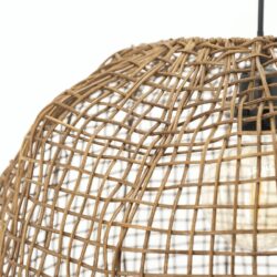 Gepersonaliseerde rieten hanglamp met organische uitstraling voor warme interieuraccenten.