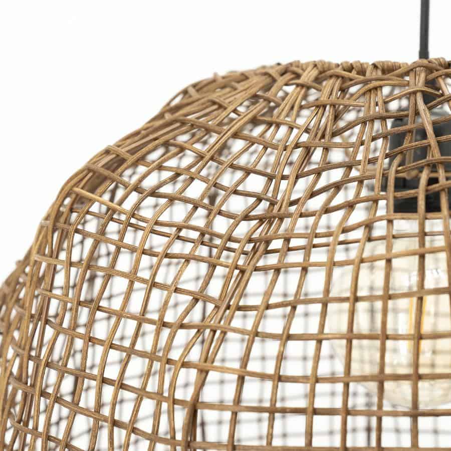 Gepersonaliseerde rieten hanglamp met organische uitstraling voor warme interieuraccenten.