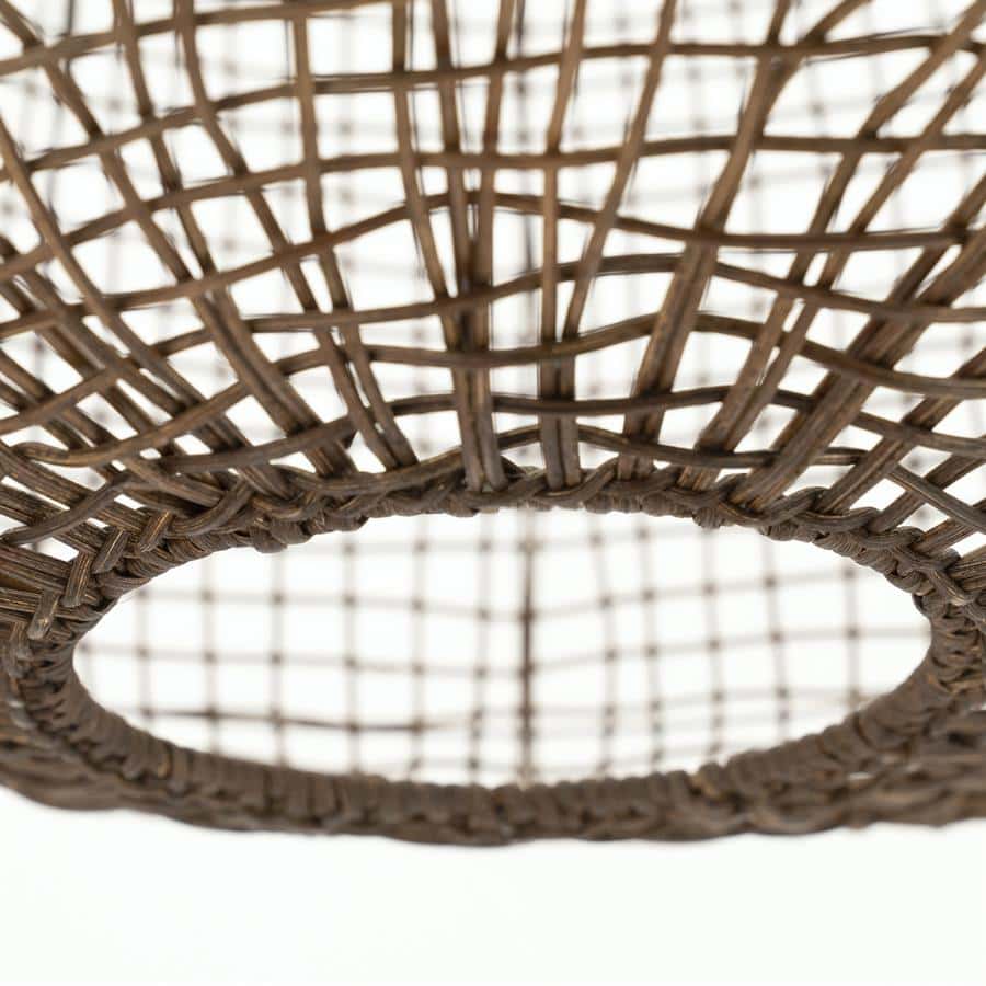 Rieten lampenkap met natuurlijke afwerking, modern ontwerp, duurzaam materiaal, ambachtelijke details, meubelaccessoire, interieurdecoratie, handgemaakt, stijlvolle verlichting, natuurlijke uitstraling, Mokana Meubelen.