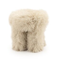Knuffelige schapenvacht poef voor Scandinavisch interieur, uniek en warm accessoire, 100% naturell wol.
