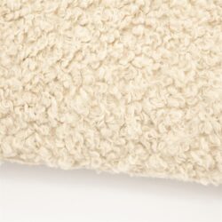 Fluffy, crèmekleurige schapenvachten-textuur voor meubels en interieurdecoratie.