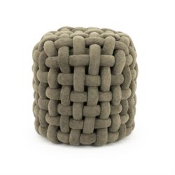 Wollen poef met robuuste, geweven structuur in aardetinten - perfect voor modern interieur en comfortabele zithoek.