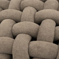 Luxueus geweven bankkussen ontworpen voor comfort en stijl, met een zachte textuur en moderne uitstraling voor een gezellige woonkamer of lounge, perfect voor elk interieur.