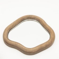 Ronde houten en metalen handgreep voor meubels, geschikt voor keukenkastjes en ladegrepen, met een natuurlijke houtafwerking en een modern design.