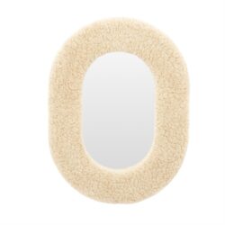 Luxueus schemerlamp met zachte, omhullende bekleding voor een gezellige sfeer, perfect voor modern en Scandinavisch interieur.