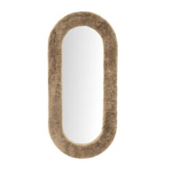 Soft deken met een wollen uitstraling voor warmte en comfort, ideaal voor op bed of bank, in natuurlijke tinten passend bij elk interieur.