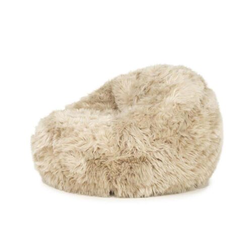 Weicher beiger Fleece-Stil Pouf mit wolliger Struktur für ein gemütliches und komfortables Wohnzimmer.