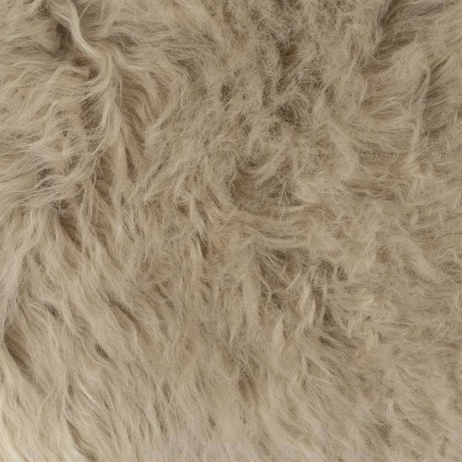 Knuffelige beige, pluizige en zachte wollen textuur, perfect voor warme woonaccessoires en meubels van Mokana Meubelen.