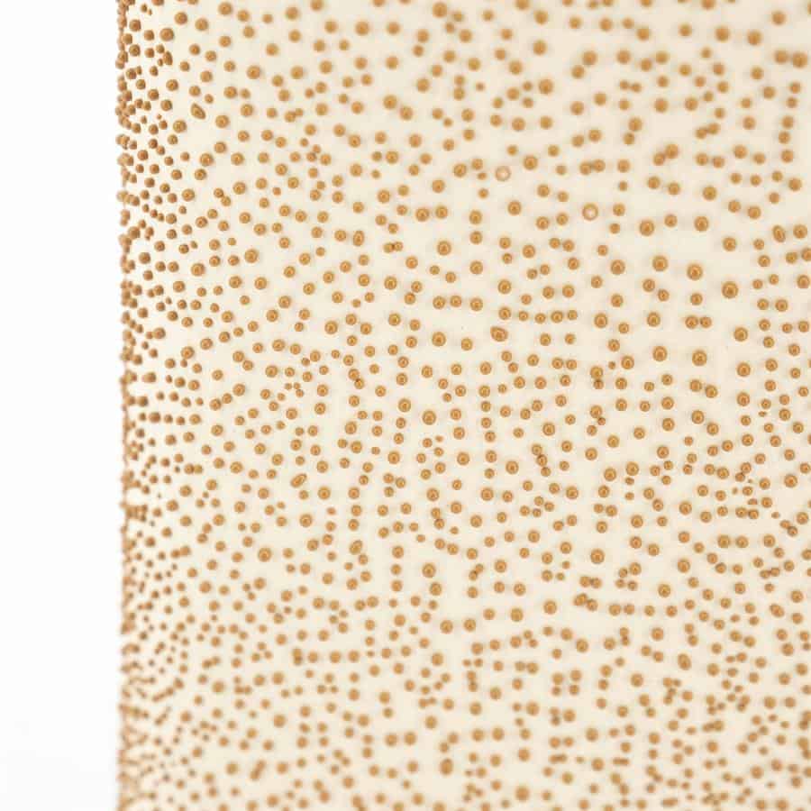 Hoogwaardige houten meubelafwerking met gedetailleerde textuur en natuurlijke kleur, perfect voor moderne en stijlvolle interieurdesigns.