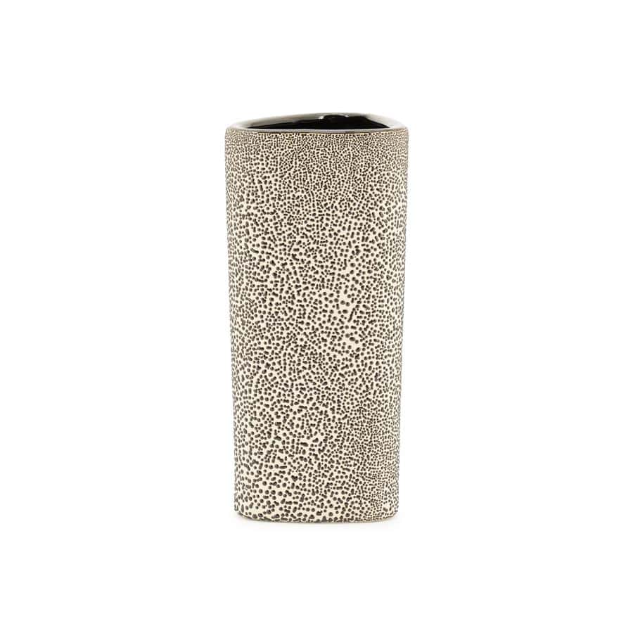 Vaas met zwart en beige speckle patroon, modern en stijlvol design voor interieurdecoratie, perfect voor bloemen of planten.