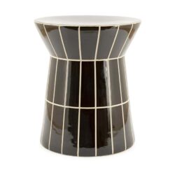 Uniek zwart en ivoorkleurig bijzettafeltje met een speelse, moderne ontwerp en strakke lijnen, perfect voor stijlvolle interieurdecoratie en meubelaccessoires.