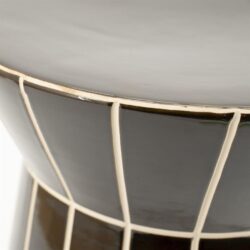 Krijtbord van hout en metalen frame, moderne meubelontwerp, stijlvolle decoratie voor woonkamer of kantoor, luxe afwerking en elegante uitstraling, kwalitatieve meubels van Mokana Meubelen.