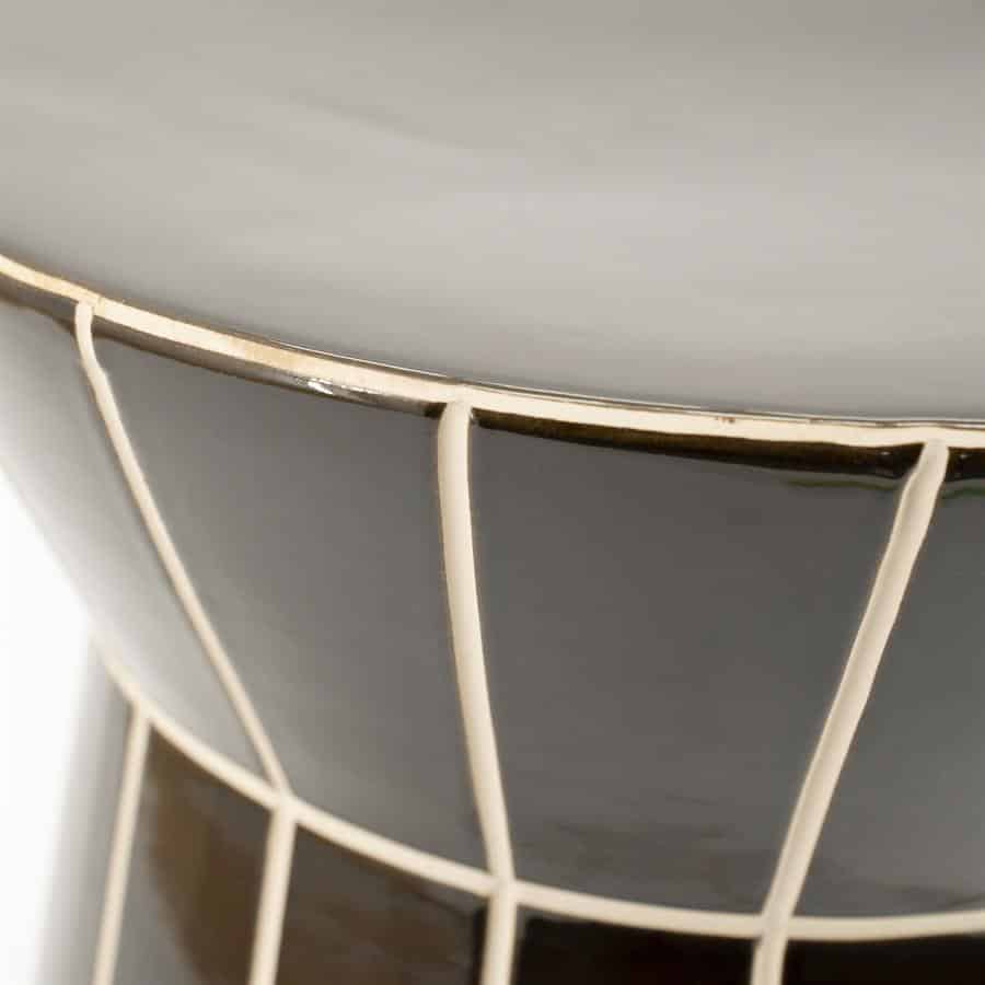 Krijtbord van hout en metalen frame, moderne meubelontwerp, stijlvolle decoratie voor woonkamer of kantoor, luxe afwerking en elegante uitstraling, kwalitatieve meubels van Mokana Meubelen.