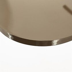 Strak afgewerkt tafelblad van hout met een glanzende epoxyafwerking, modern en elegant design, ideaal voor woonkamer of eetkamer.