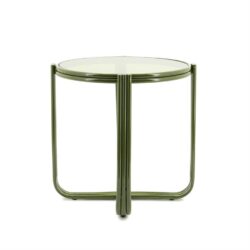 Elegante groene bijzettafel met glazen blad en metalen frame, modern design.