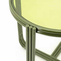 Elegante groene bijzettafel met ronde glazen blad en modern design, perfect voor zowel functionaliteit als stijl in je interieur.