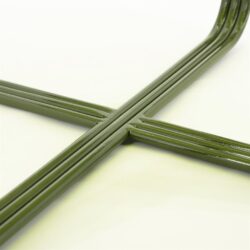 Vaste groene metalen frame voor meubelstukken, moderne en minimalistische design elementen.