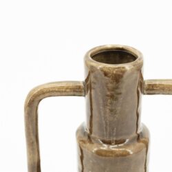 Elegante ceramic vaas met een modern en rustiek ontwerp, perfect voor decoratie en bloemstukken. Gemaakt van hoogwaardige materialen, ideaal voor elke woonkamer of office inrichting.