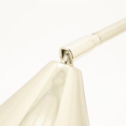 Whit metallic adjustable arm lamp, modern design, adjustable lighting fixture for home or office, sleek metal finish, functional and stylish lighting solution.