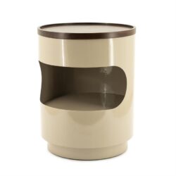 Vintage nachtkastje met uniek ontwerp in beige en bruin, perfect voor een moderne slaapkamer. Gemaakt van hoogwaardige materialen, biedt stijl en functionaliteit.