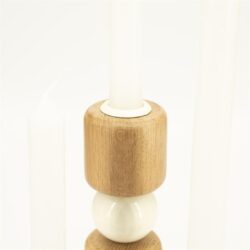 - Natuurlijke houten en keramieke kaarsenhouder, modern en minimalistisch ontwerp, geschikt voor sfeervolle woonaccessoires.